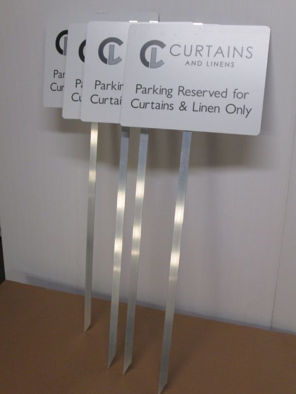 Aluminium stakes with Alupanels signs