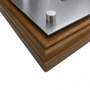 Close_up_plinth